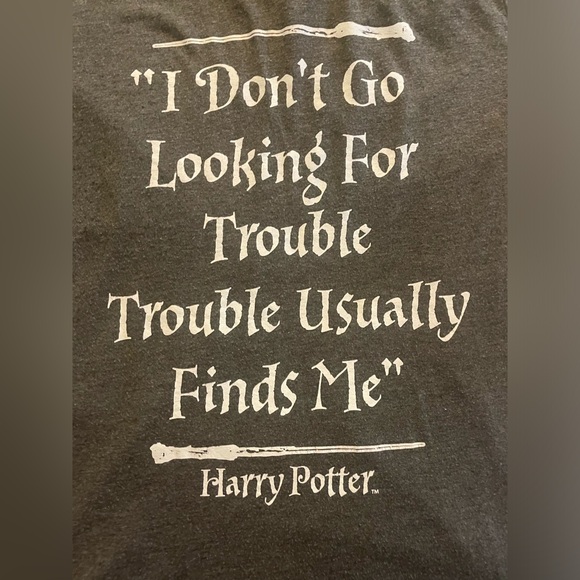 Harry Potter Women’s Size Small “I don’t go looking for Trouble…” T-Shirt - Picture 2 of 4